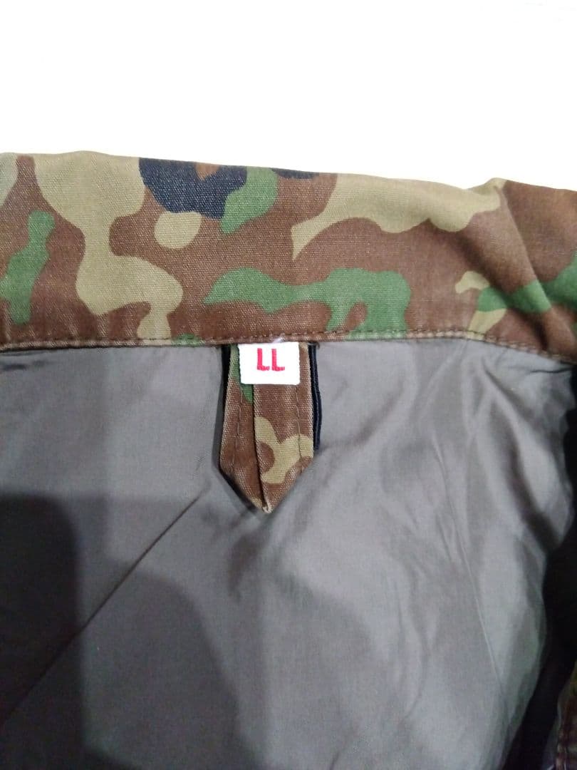【痛み】自衛隊迷彩柄 防寒戦闘服 防寒外被 LLサイズ