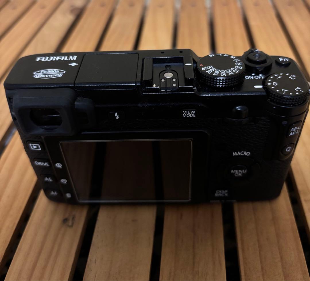 Fujifilm X-E1 pergear25mmf1.8レンズ付き