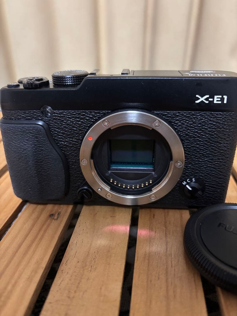 Fujifilm X-E1 pergear25mmf1.8レンズ付き