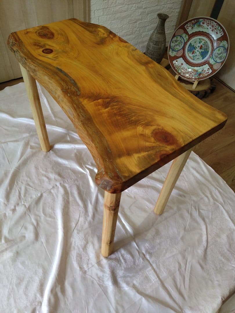 栗のテーブル、檜のテーブル　メルル❕