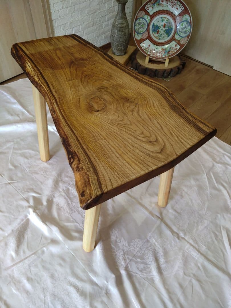 栗のテーブル、檜のテーブル　メルル❕