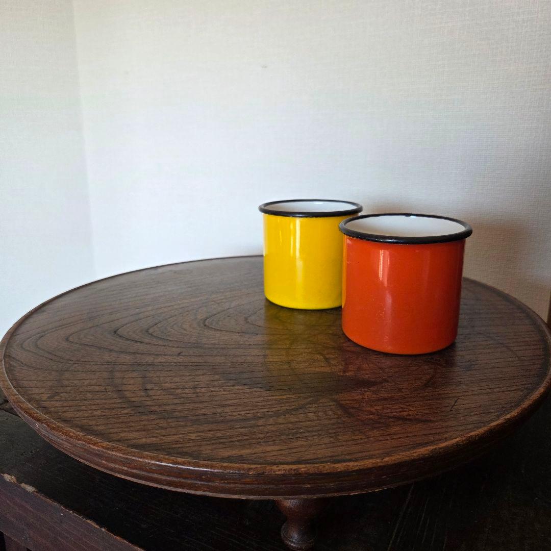 アンティーク雑貨　丸膳　花台　飾り台　ディスプレイ台　古物　三つ脚　展示台