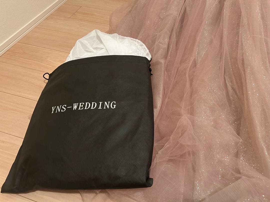 淡いピンク ティアード ウエディングドレス