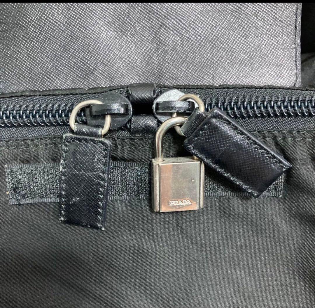 プラダ ボストンバッグ 2WAY ショルダー 南京錠 ネームプレート ブラック
