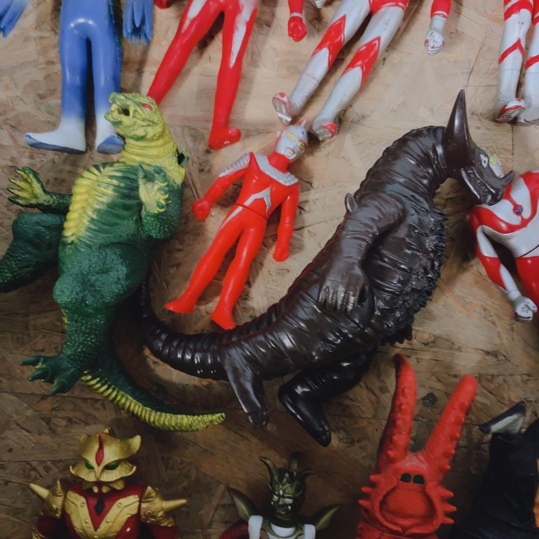 ゴジラも怪獣もウルトラマンも♪ ソフビ/フィギュア一括セット!