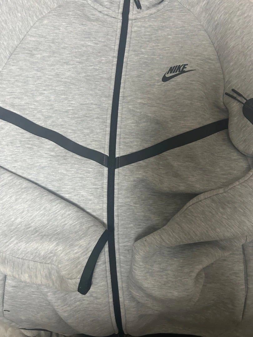 Nike グレー テックフリース