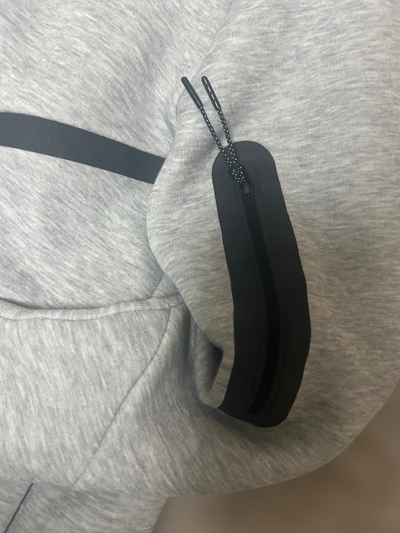Nike グレー テックフリース