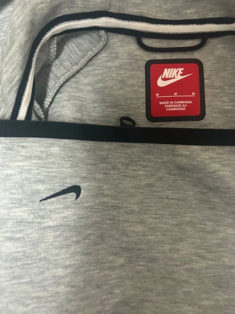 Nike グレー テックフリース