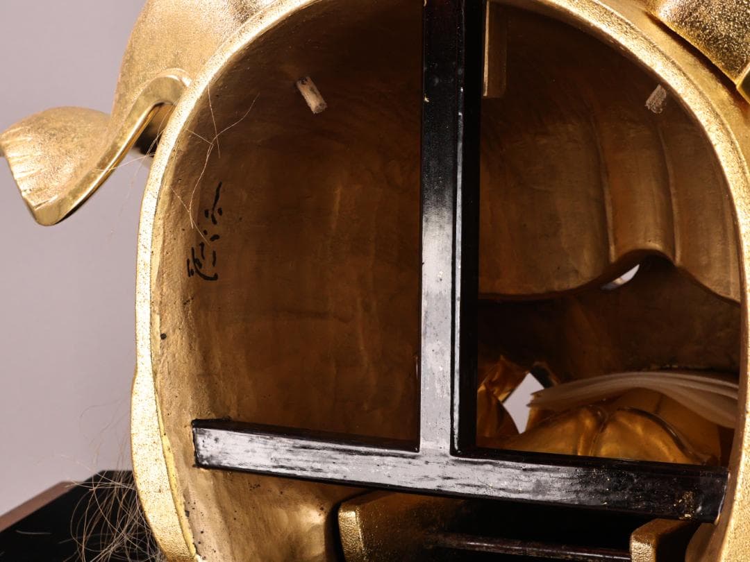 BK193　井波彫刻　名工　横山白汀　晩年作　「 金獅子 」　木彫　高さ34㎝