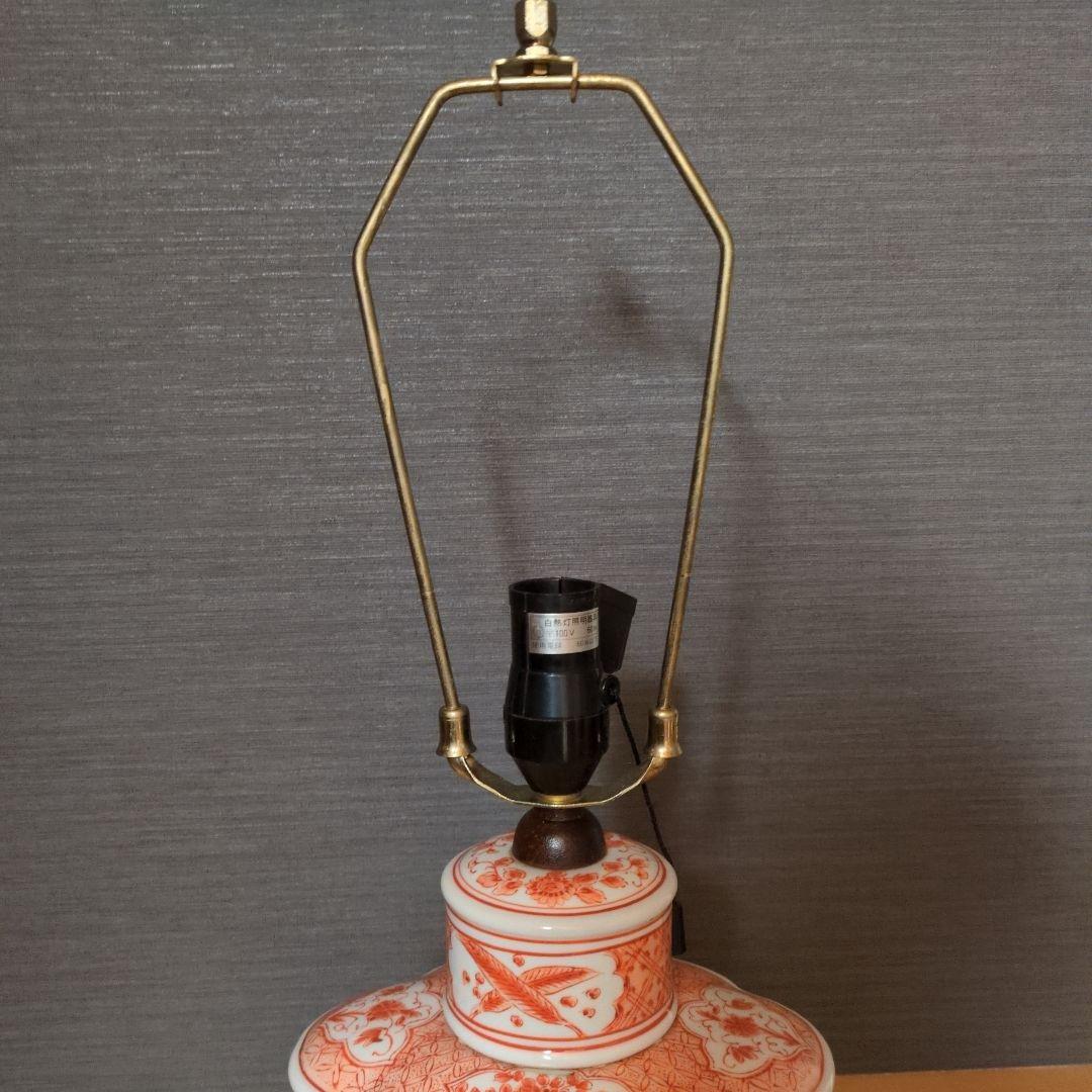 オレンジとホワイトの陶器製テーブルランプ