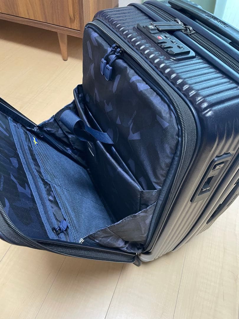イノベーター　キャリーケース　38L ダークネイビー
