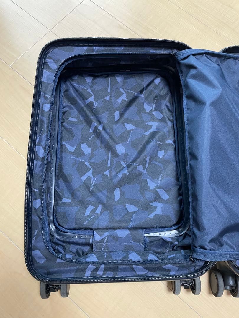 イノベーター　キャリーケース　38L ダークネイビー