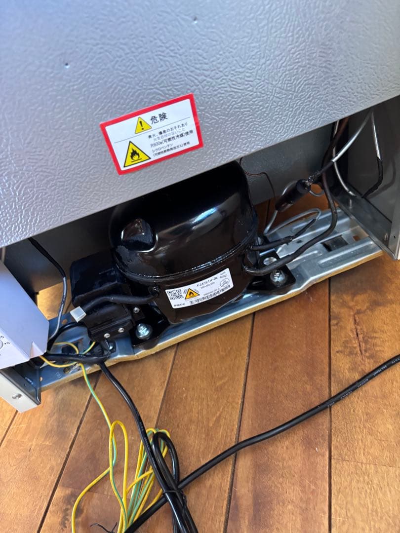 本日引取可能★冷凍庫　60L レトロスタイル　ホワイト