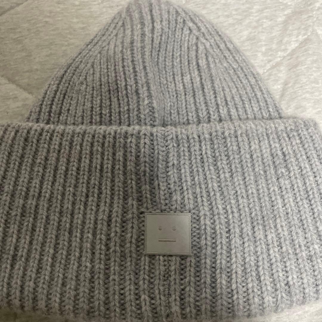 Acne Studios グレー ニット帽 ムーミン刺繍