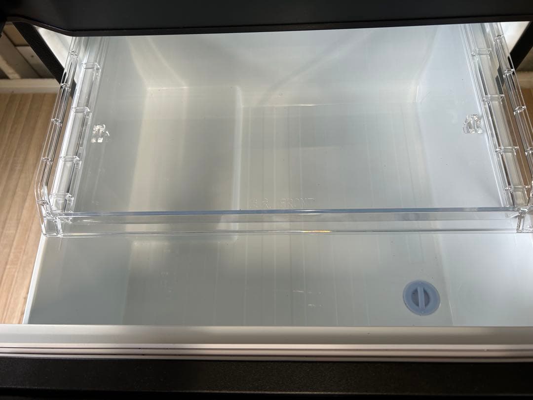 ①【美品】2025年製　TOSHIBA 3ドア冷蔵庫 GR-W33SC(KZ)