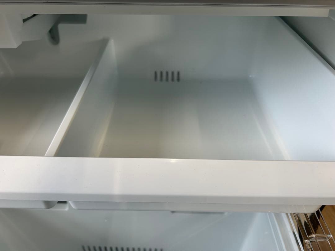 ①【美品】2025年製　TOSHIBA 3ドア冷蔵庫 GR-W33SC(KZ)