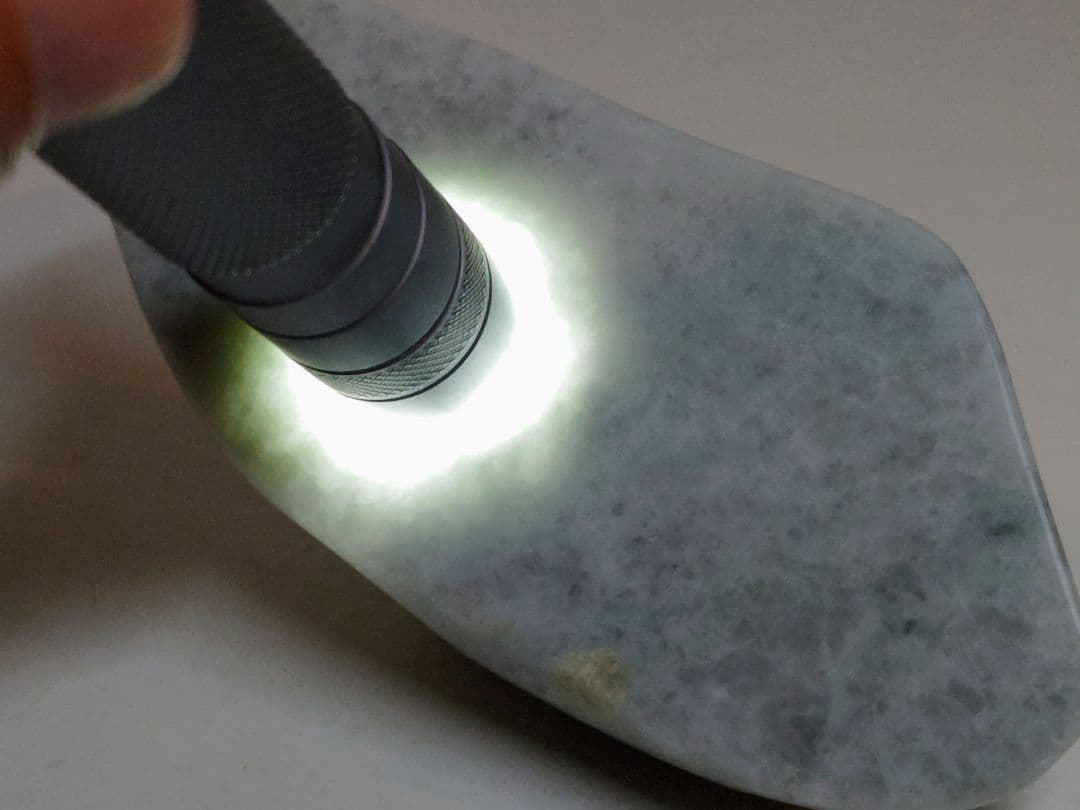 白灰 371g 翡翠 ヒスイ 原石 鑑賞石 自然石 誕生石 鉱物 鉱石 水石