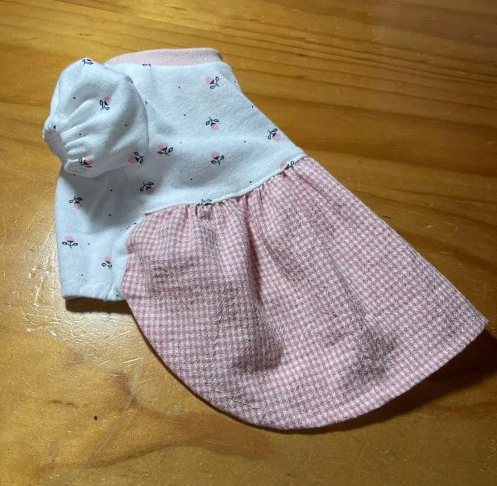 ハンドメイド犬服　ピンクの小花のパフスリーブワンピ