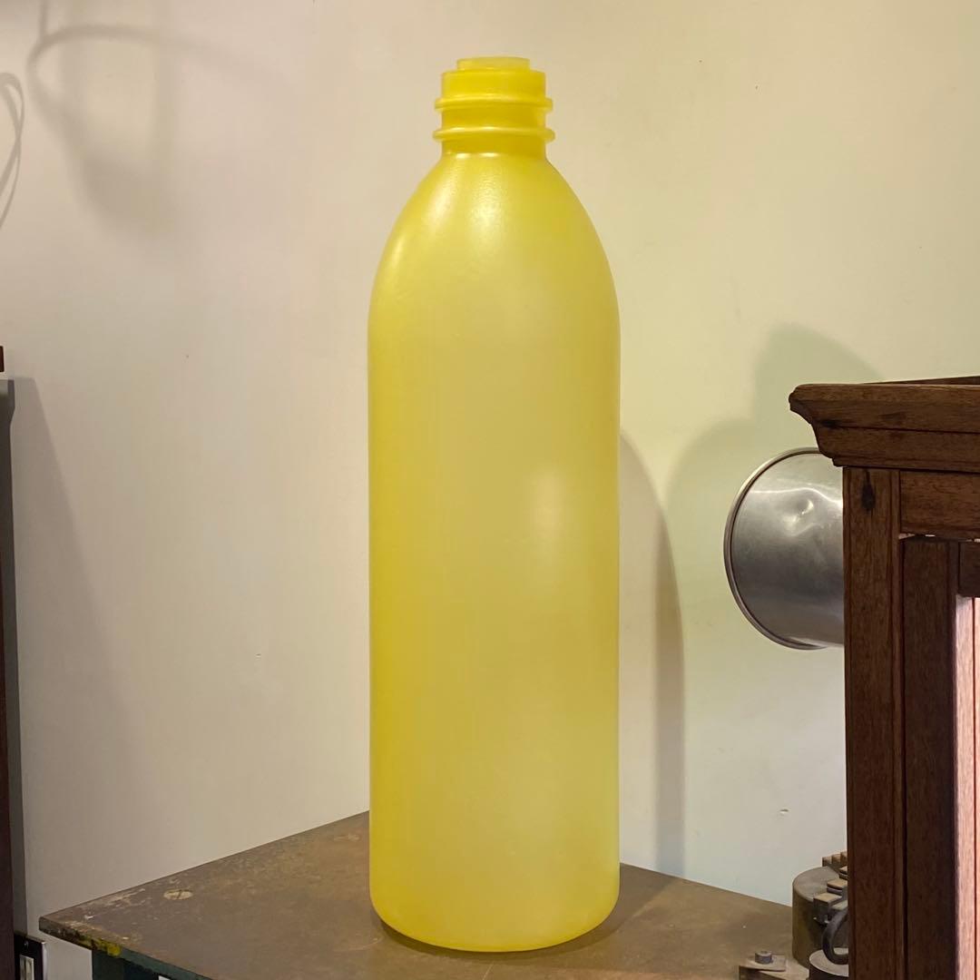 ポップでモダンな大きなプラスチックイエローボトル オブジェ 什器 ポストモダン