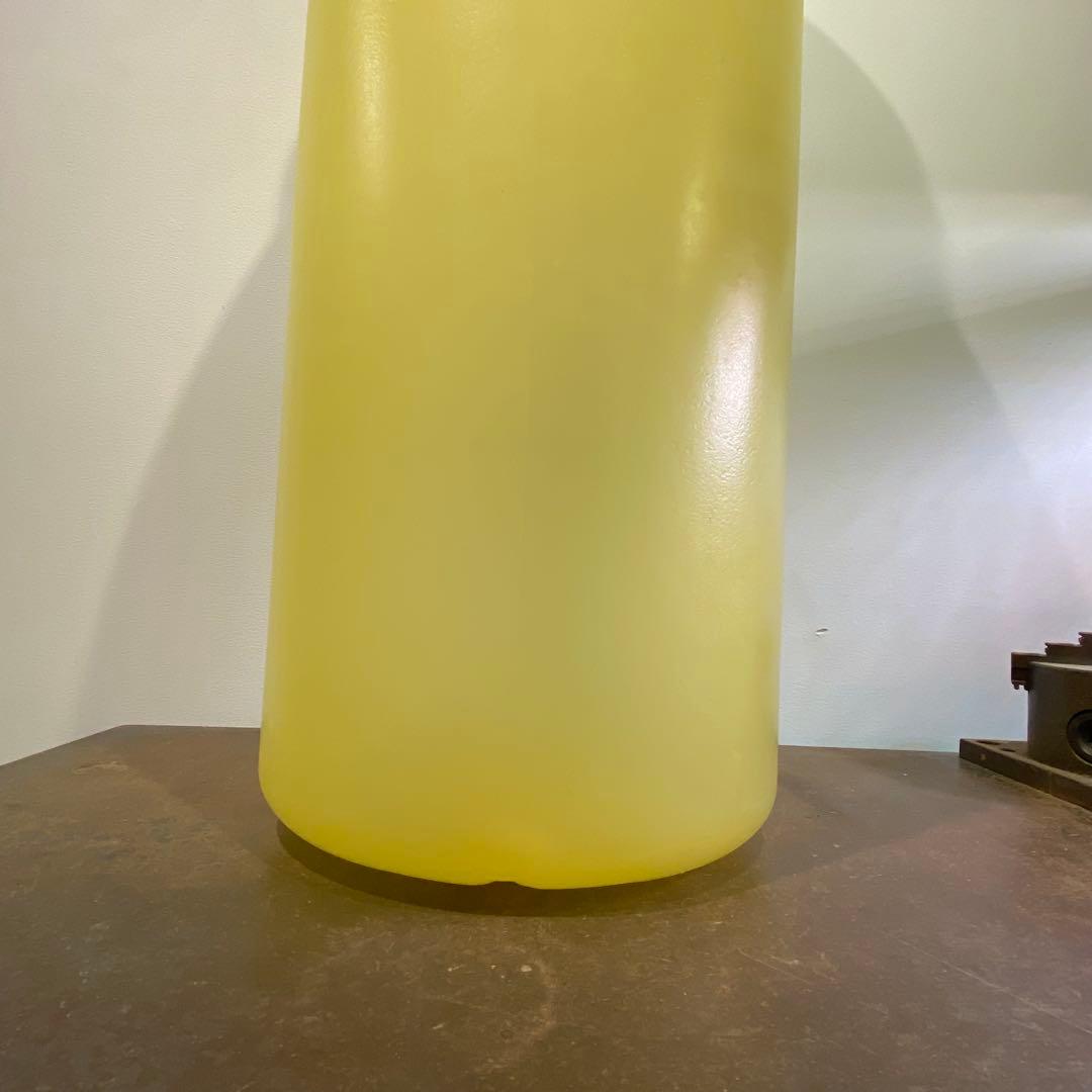 ポップでモダンな大きなプラスチックイエローボトル オブジェ 什器 ポストモダン