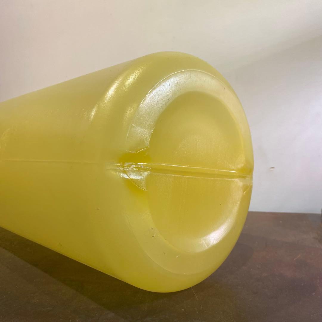 ポップでモダンな大きなプラスチックイエローボトル オブジェ 什器 ポストモダン
