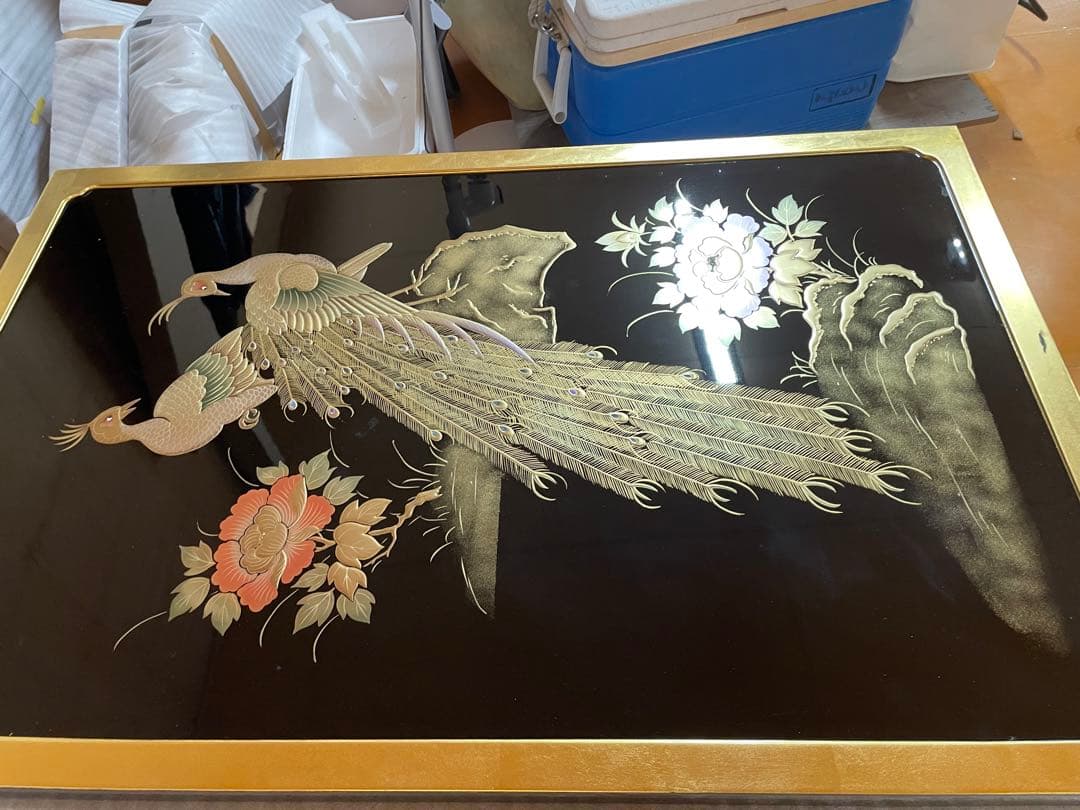 孔雀と花の装飾品