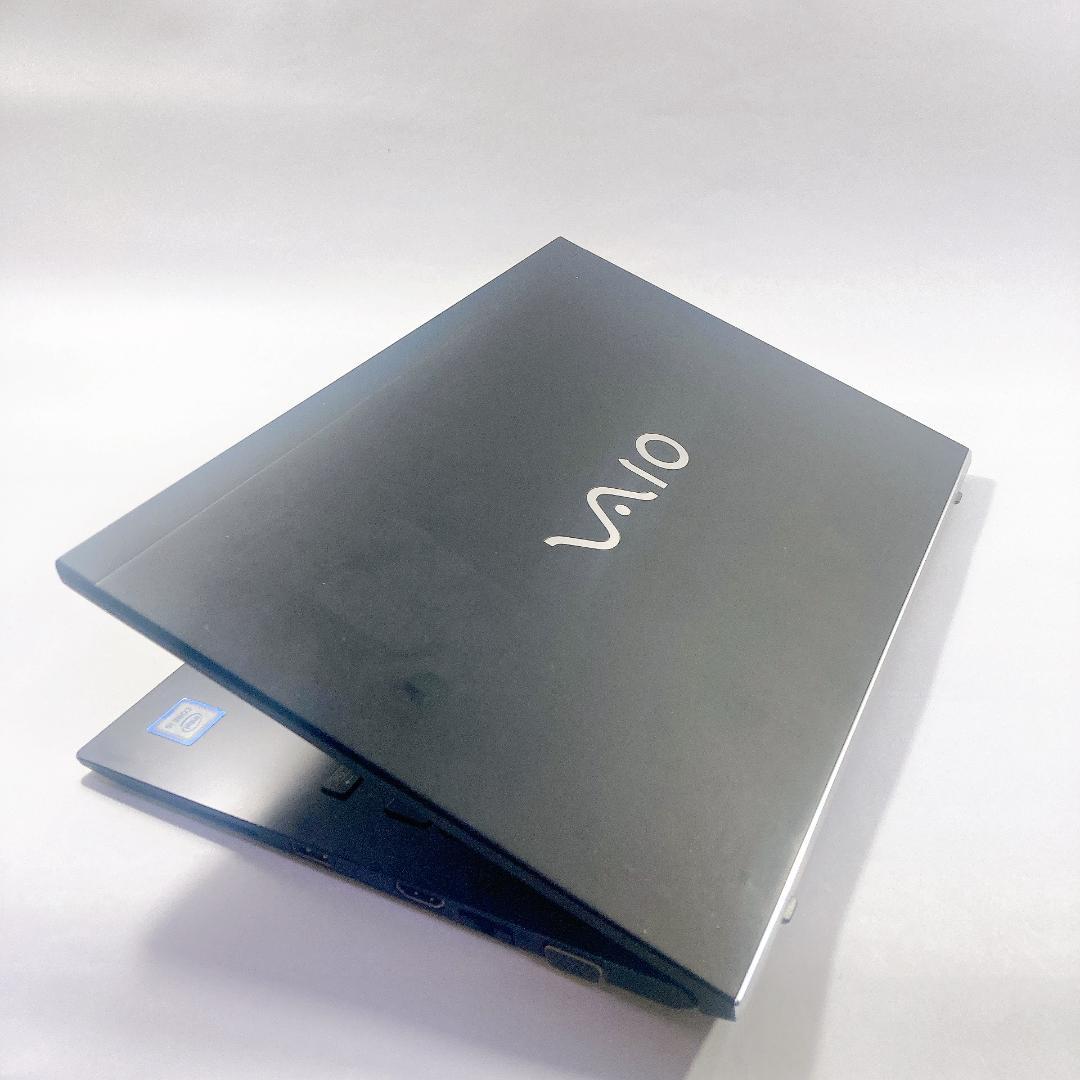 w68✨薄型/第8世代 /i5 /Office付/爆速SSD/8GB✨ノートPC