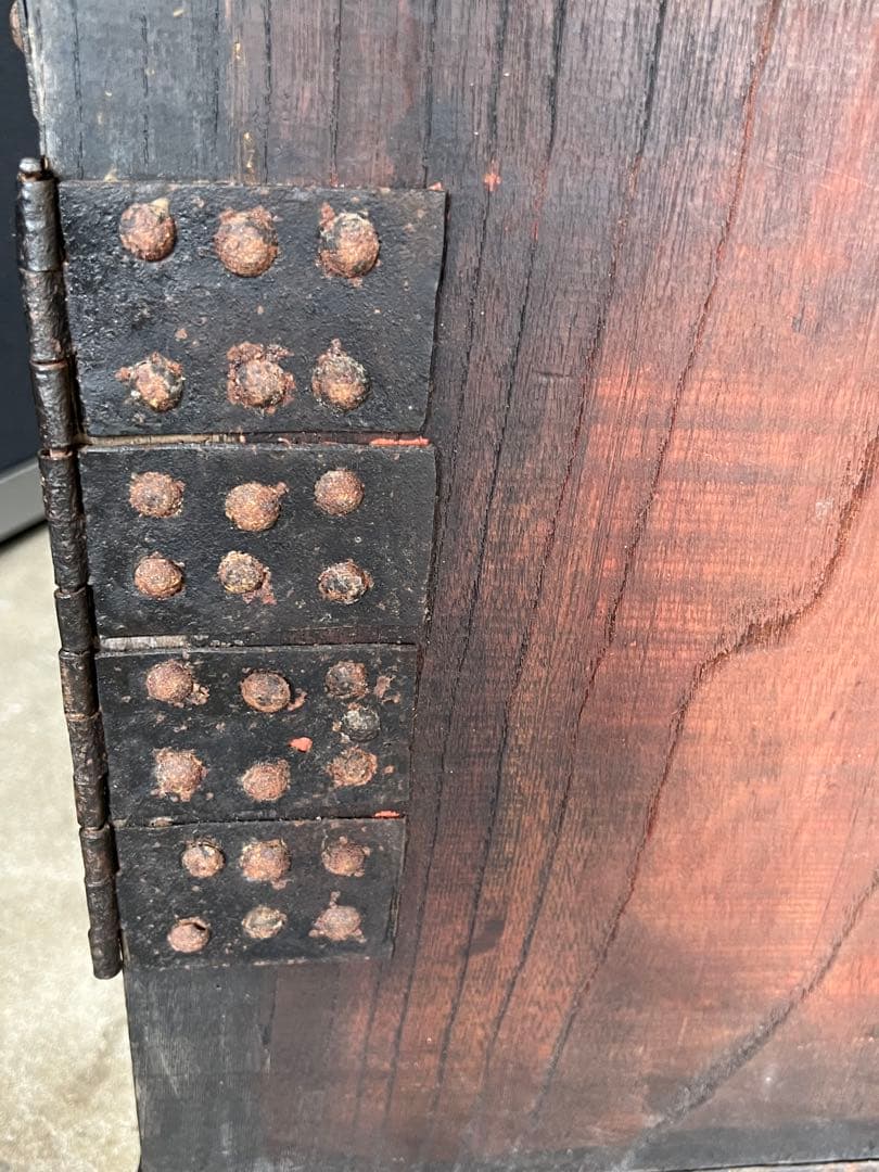 希少骨董 船箪笥 (金庫) 時代和箪笥 鉄地金具　隠し抽斗有　昭和レト兵士金具