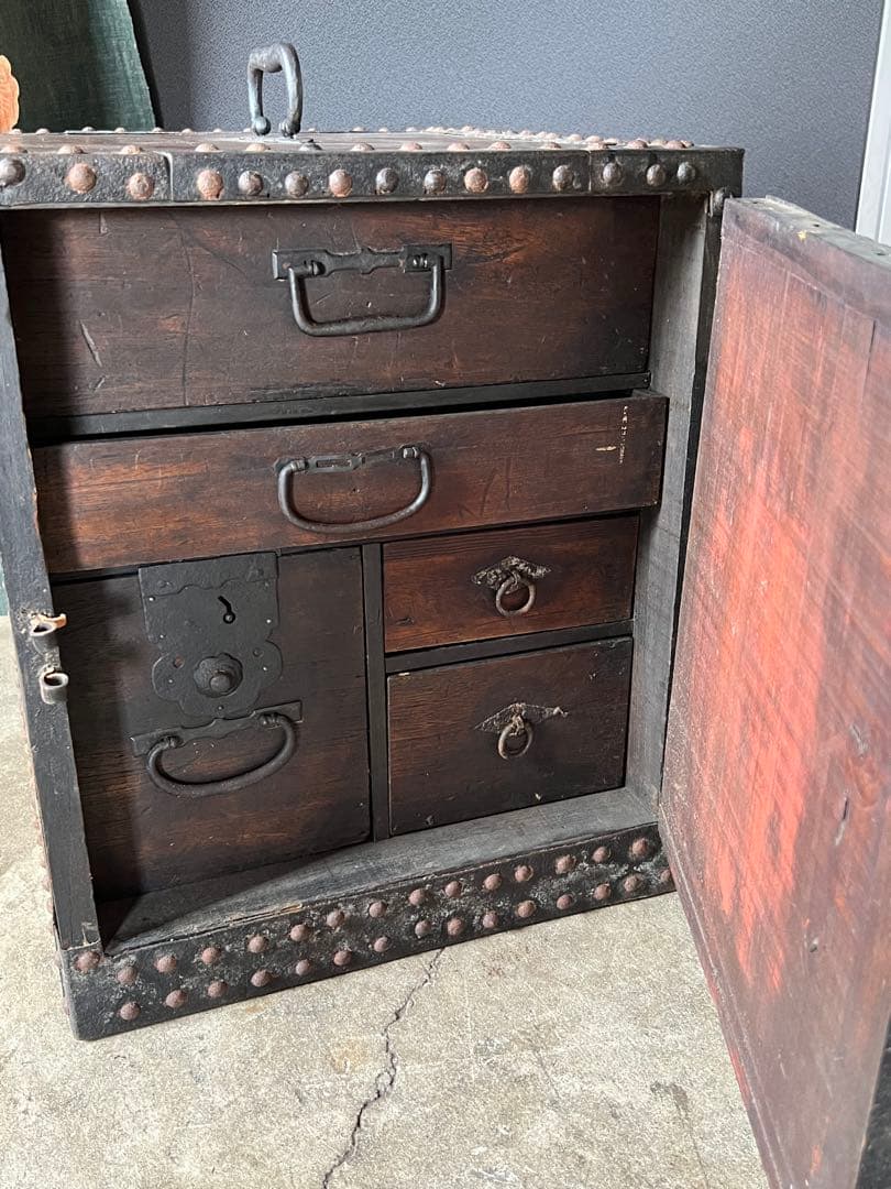 希少骨董 船箪笥 (金庫) 時代和箪笥 鉄地金具　隠し抽斗有　昭和レト兵士金具
