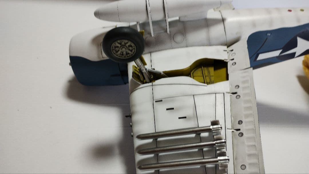 プラモデル完成機　1/32　F-6F-3/5HELLCAT