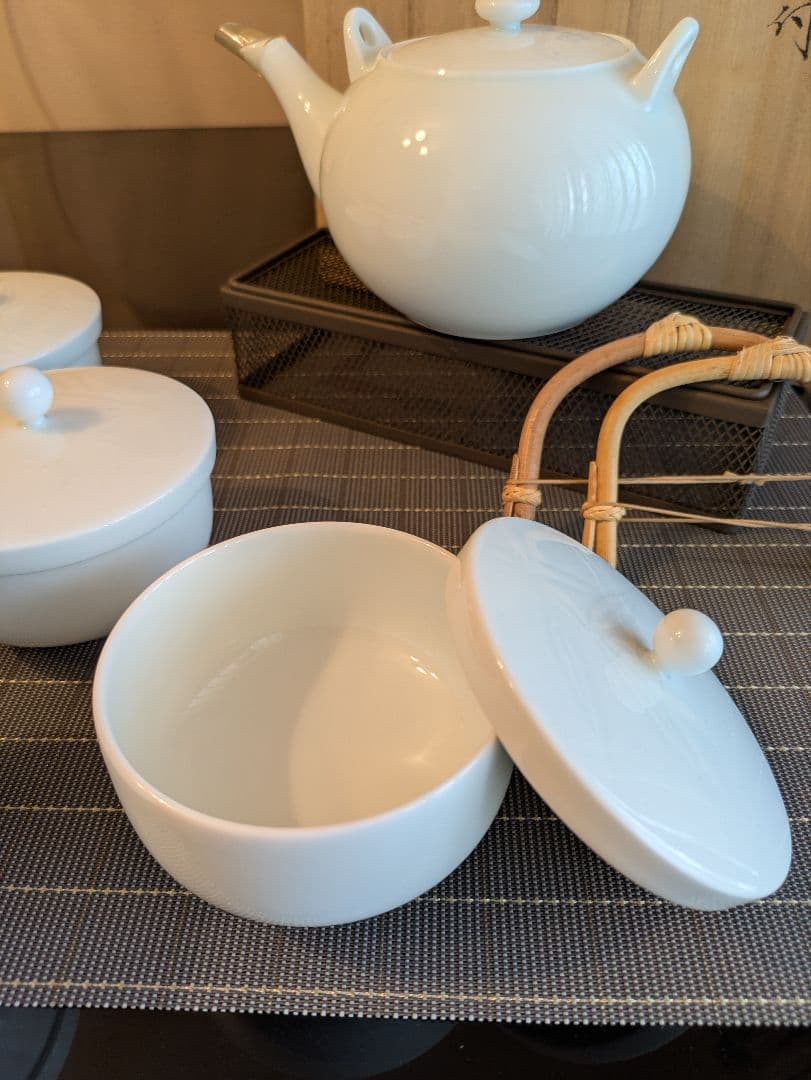 【希少・未使用】人間国宝作品　井上萬二 白磁 蓋付湯呑5客＋急須　 しおり共箱付