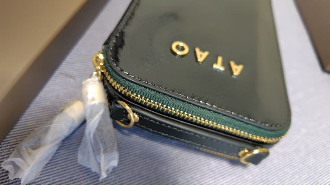 【新品】ATAO アミュレット　スマホショルダー　エメラルドグリーン福袋財布