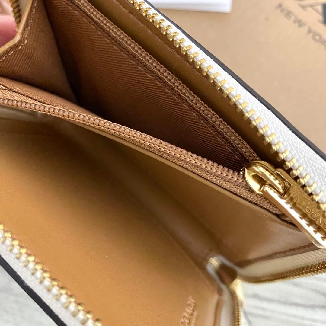 【新品未使用】COACH コーチ　折り財布　ホワイト　キルティング　二つ折り財布