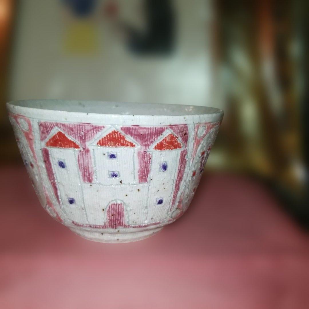 装飾的な茶碗 城のデザイン