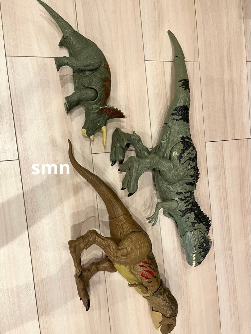 ジュラシックパーク　フィギュア　恐竜　三体セット　かなりおおきめ