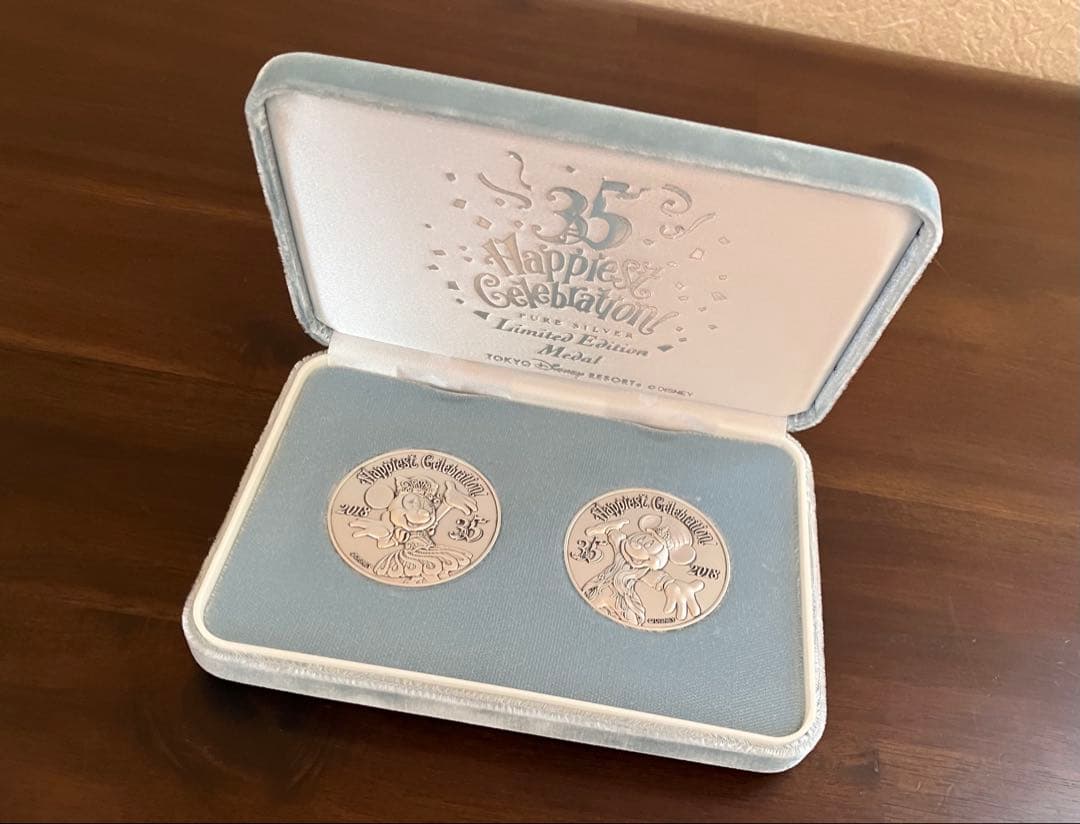 東京ディズニーリゾート 35周年記念純銀製メダル 2枚セット