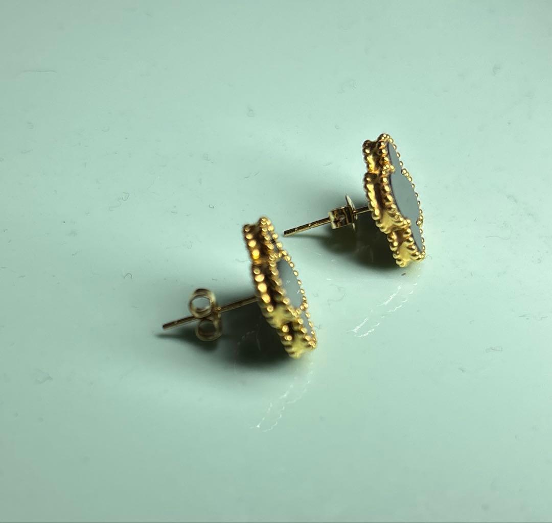 ピアス　四つ葉クローバーk18 オニキス18金　刻印有