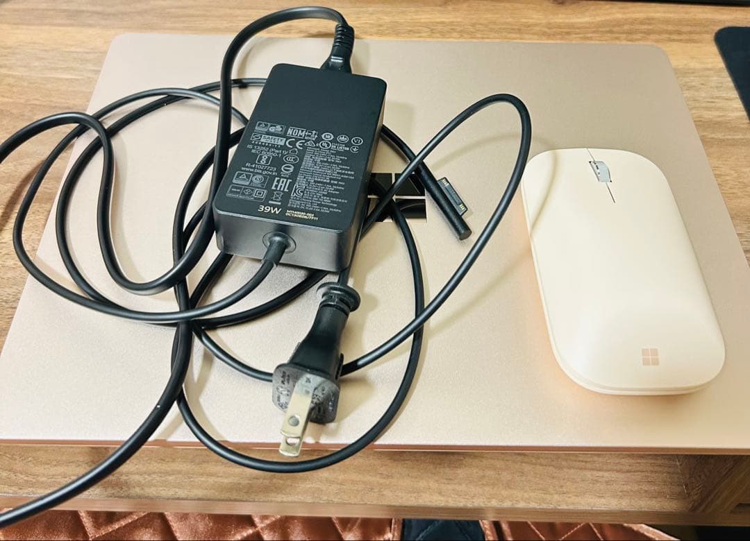 Surface Laptop goサンドストーン メモリ8GB