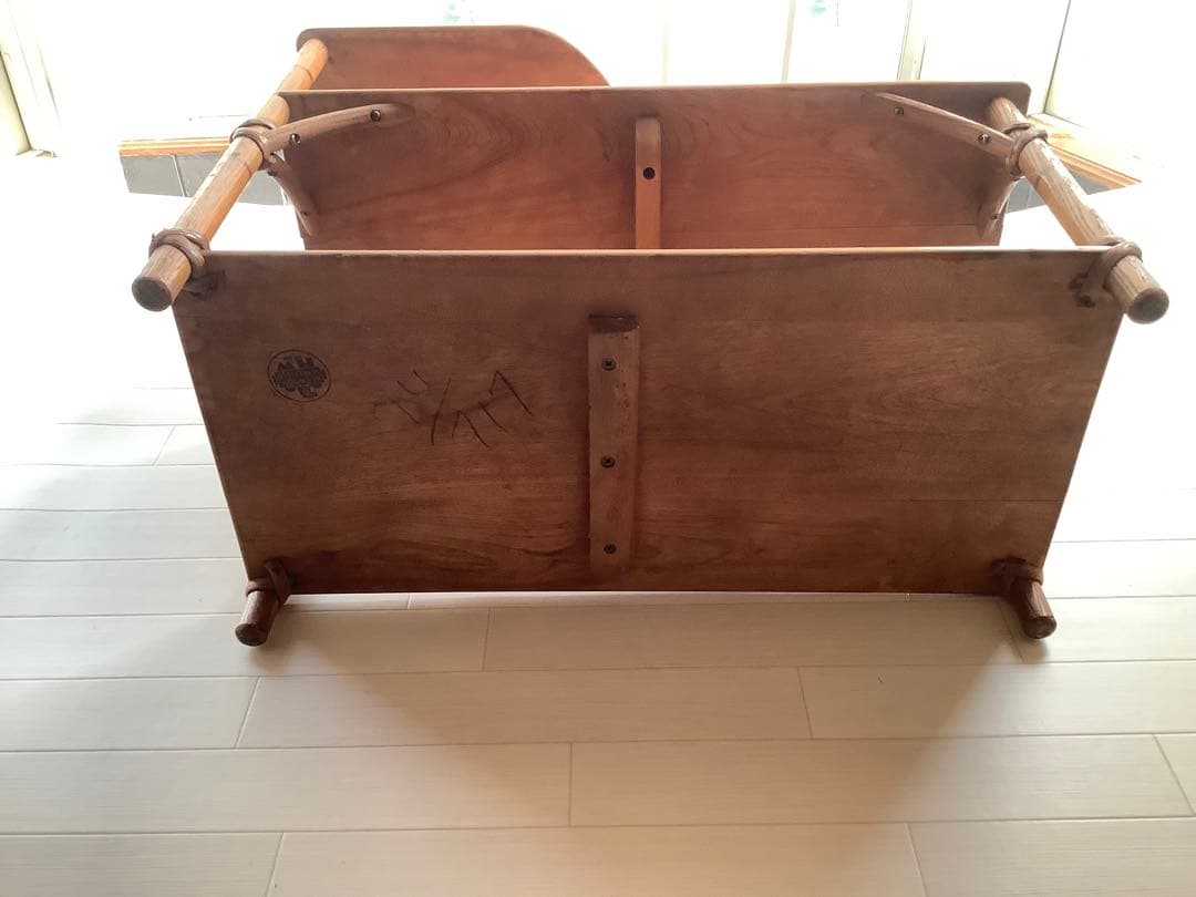 Heywood Wakefield 社製の刻印付きサイドテーブル