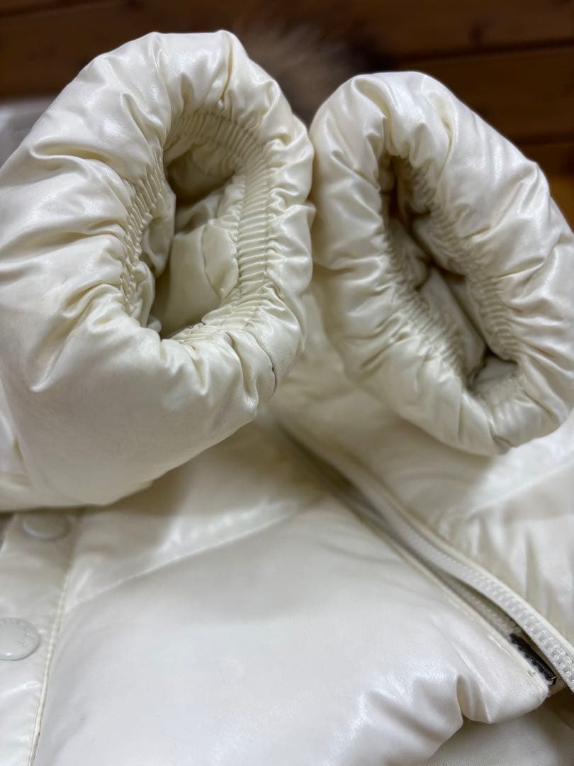 MONCLER ホワイト ダウンコート ファー付き　サイズ80