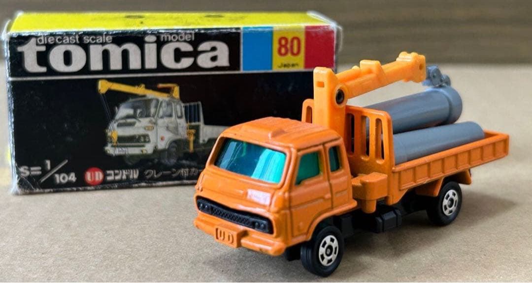 トミカ UD コンドル クレーン付カーゴトラック