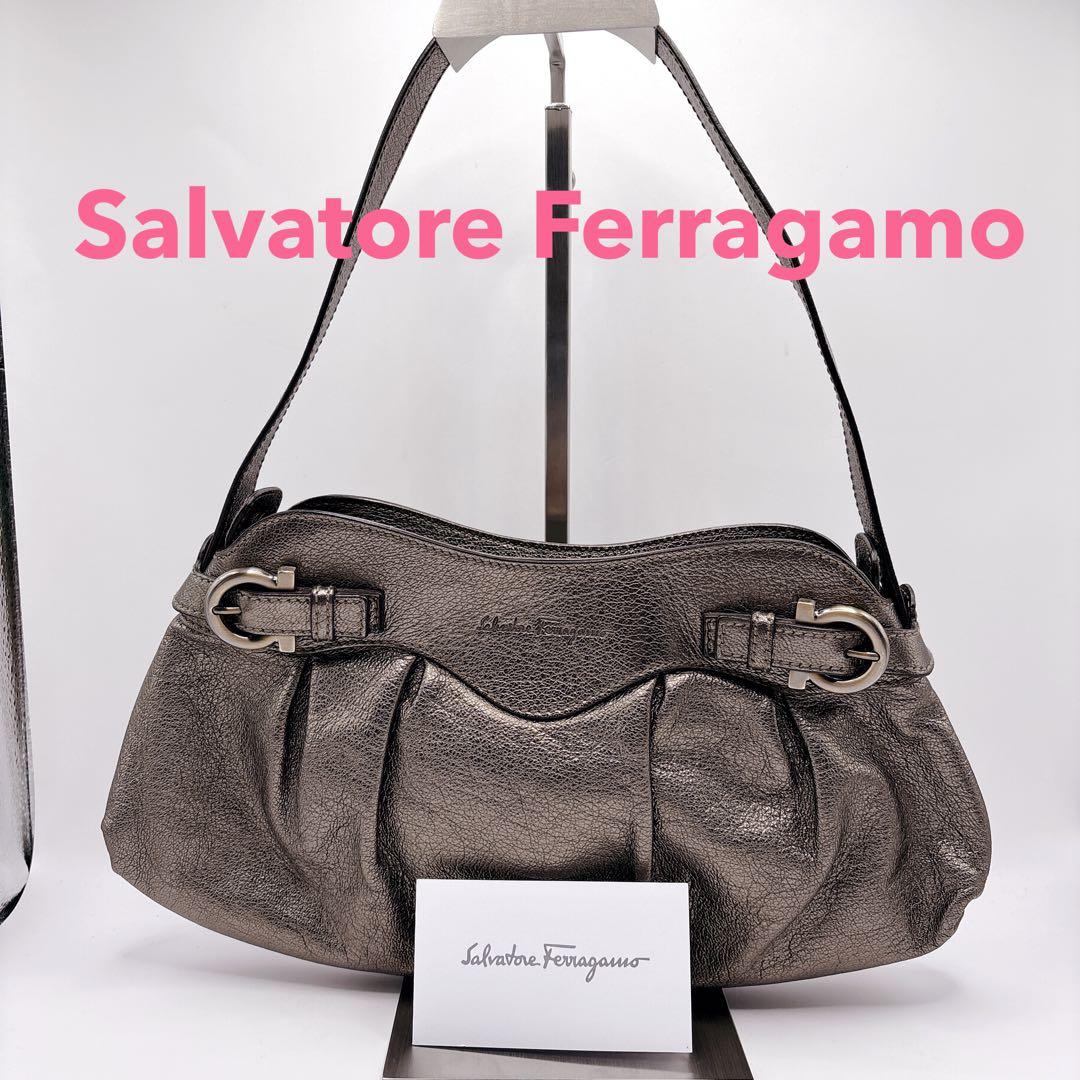 【極美品】フェラガモ　ショルダーバッグ レザー　ガンチーニ　メタリックシルバー