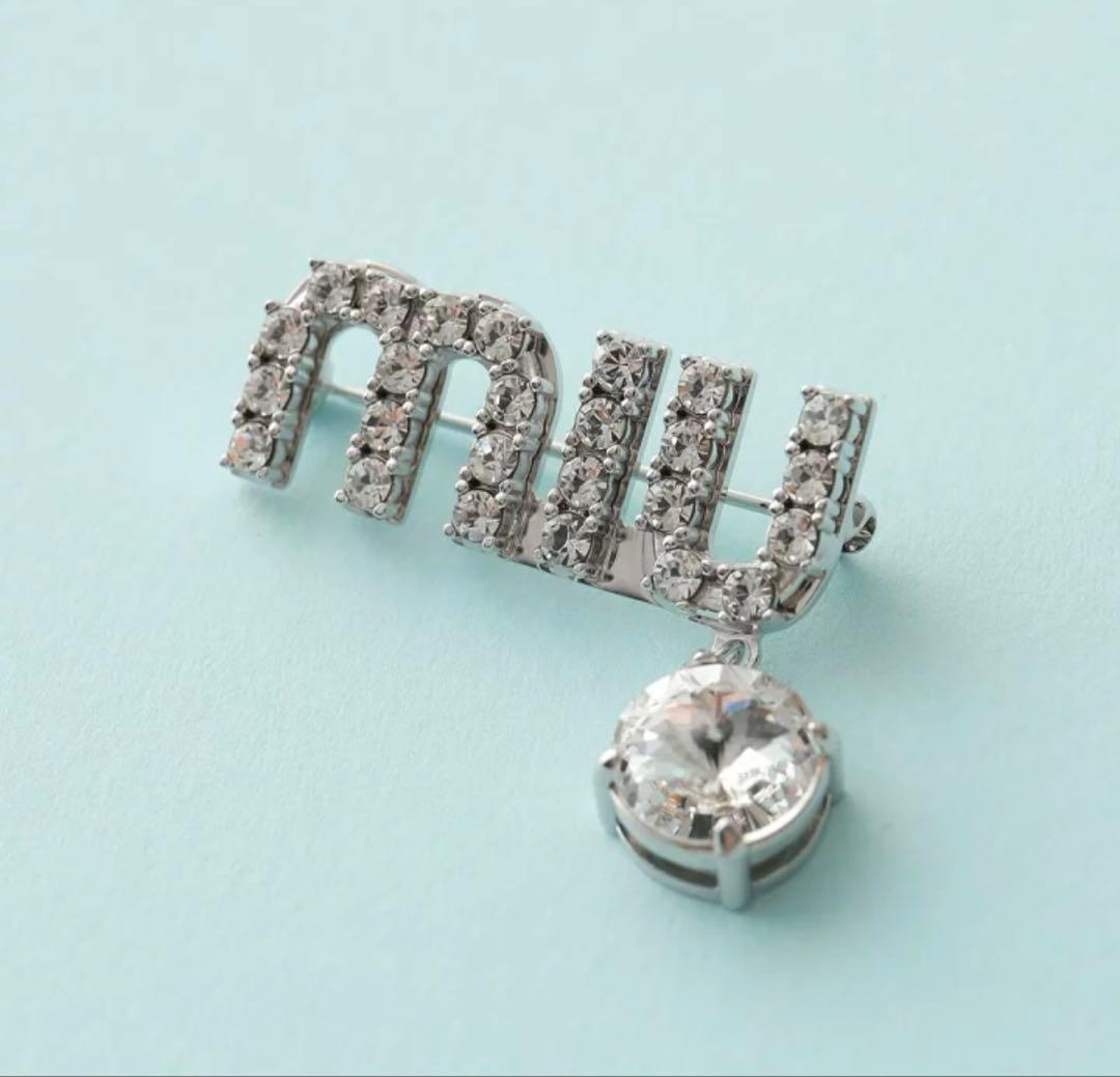 miumiu　クリスタルブローチ