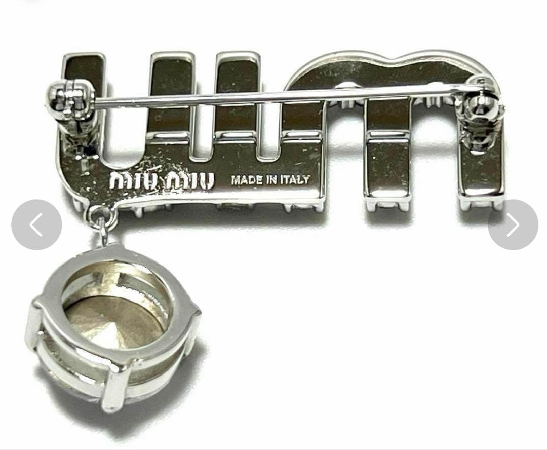 miumiu　クリスタルブローチ