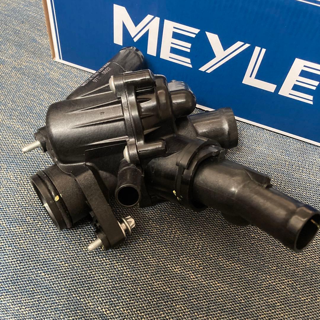 サーモスタット　A220 A45 AMG W176 M270 M133