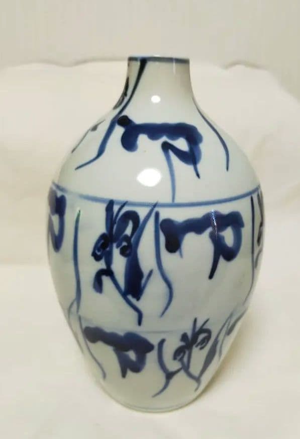 特価セール中 !❗　アンティーク 唐草紋染付花瓶　陶磁器　美術工芸品