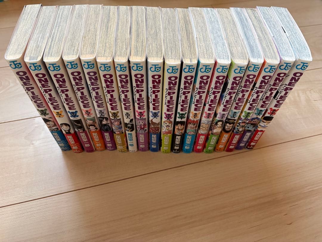 全巻ワンピースコミックス1〜97巻と101巻とファンブックと映画特典ブック