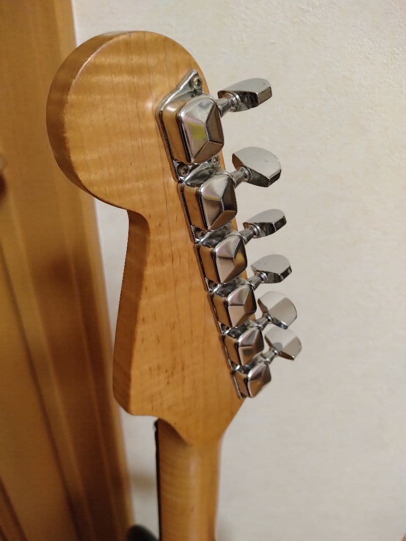 最終価格！ フレイムネックストラト Squier By Fender