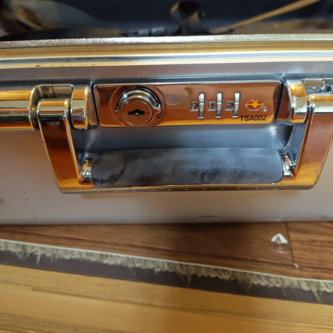 ゼロハリバートン キャリーケース　　スーツケース シルバー