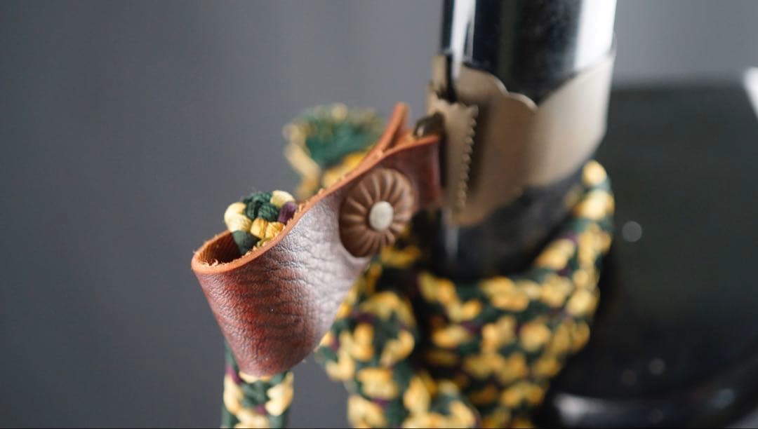 模造刀　青貝　特徴のある日本刀　居合刀　刀掛け付き　螺鈿